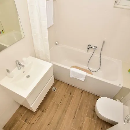 Ricca Seaview マカルスカ