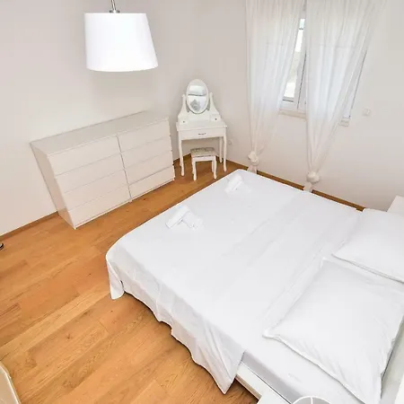 Apartament Ricca Seaview *